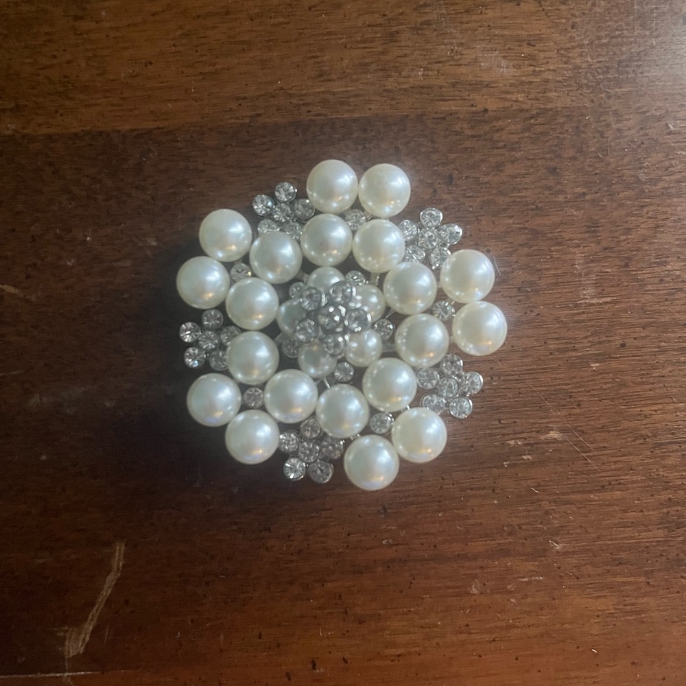 Lustrous Pearl and Crystal Floral Brooch